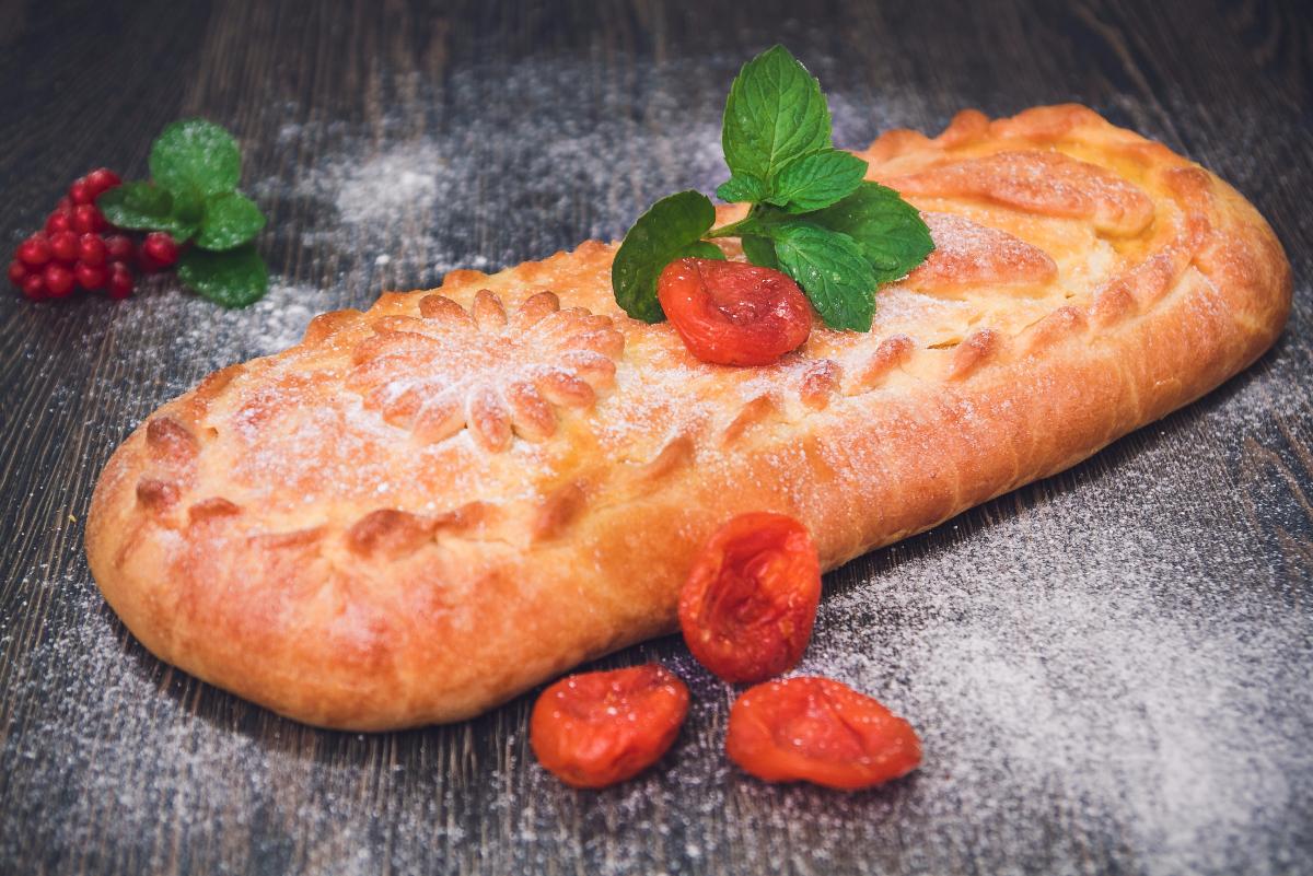 Постный пирог с картофелем и луком. Сдобная деревня челябинск пироги. Аварский пирог с орехами. Сдобная деревня пироги. Деревенька пирог.