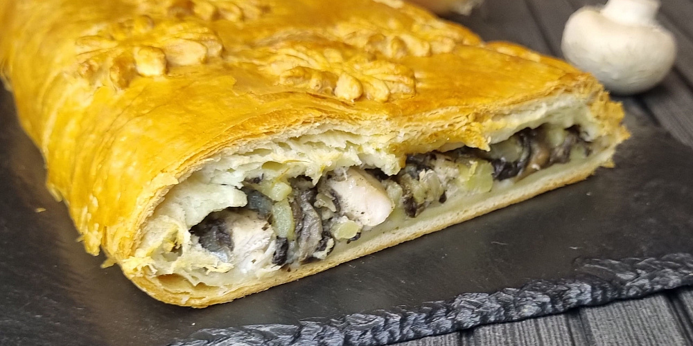 Пирог слоеный с курицей, грибами и картофелем. Доставка по Челябинску. Купить этот пирог в Сдобной деревне.